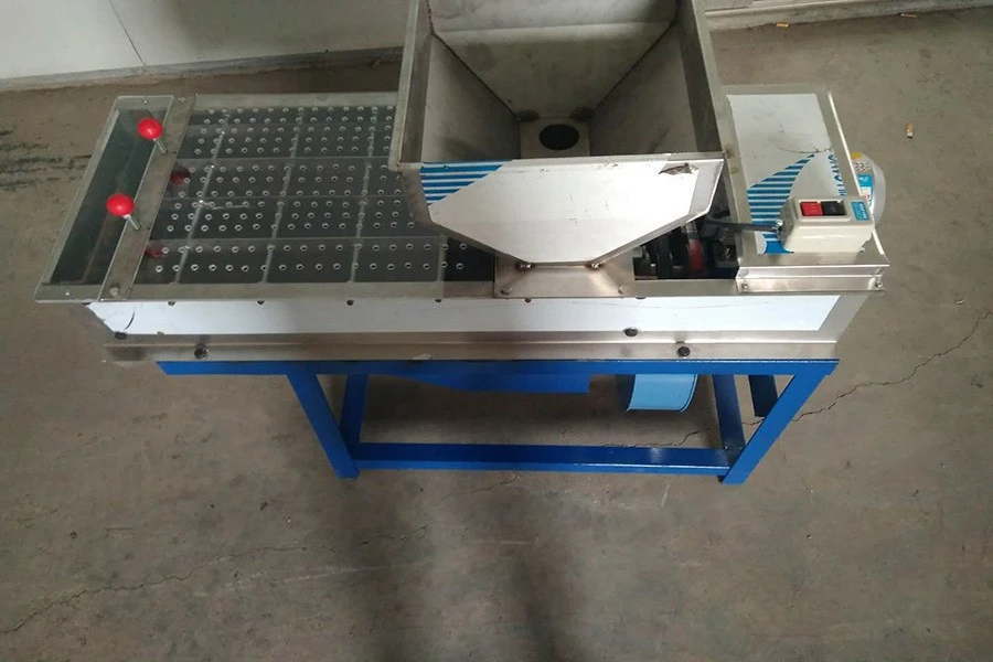 Groundnut peeling machine (4)